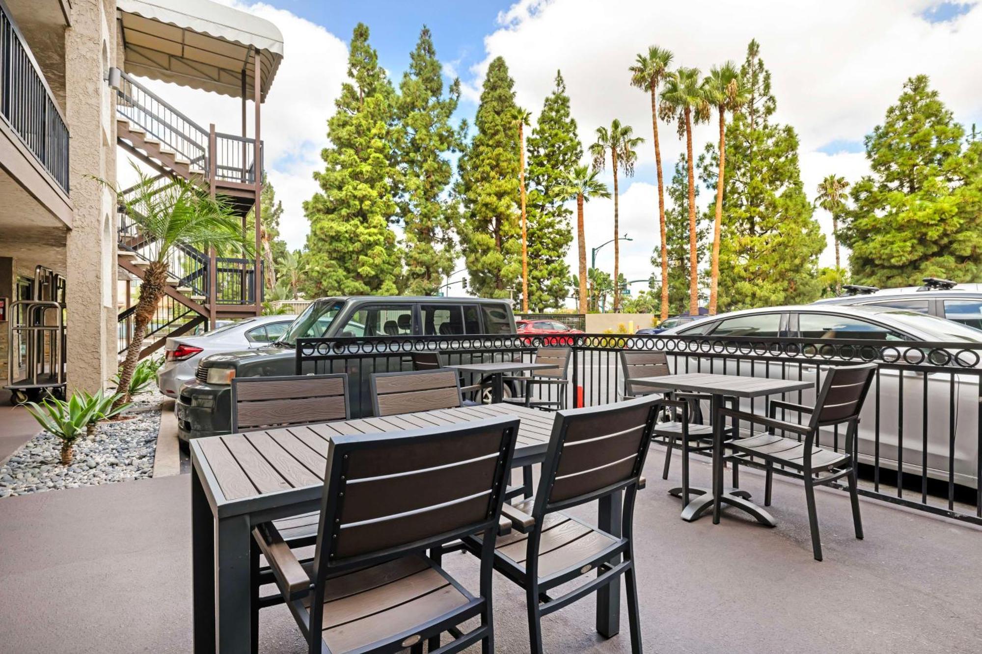 Best Western Courtesy Inn Hotel - Anaheim Resort At The Park Exterior foto