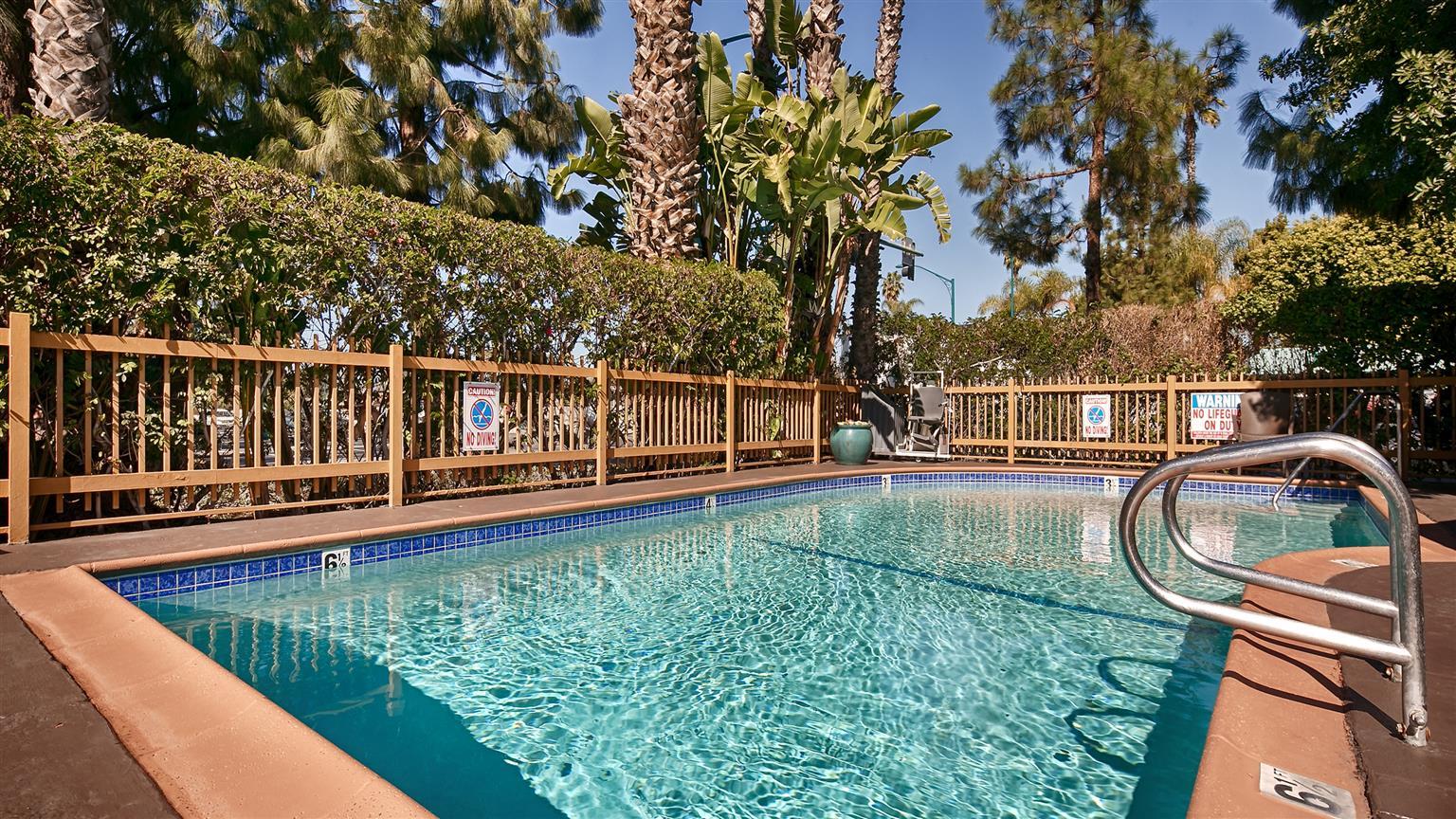 Best Western Courtesy Inn Hotel - Anaheim Resort At The Park Exterior foto